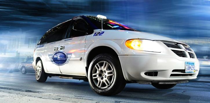 Image for Blue and White Taxi with ID of: 1025379