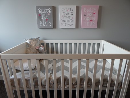 Image for Visiting a friend who has a new born with ID of: 1576367