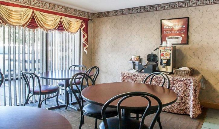 Image for Econo Lodge Inn & Suites Murfreesboro with ID of: 2098558