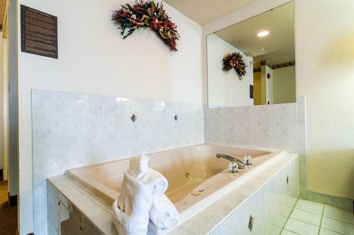 Image for Comfort Inn & Suites with ID of: 2101312