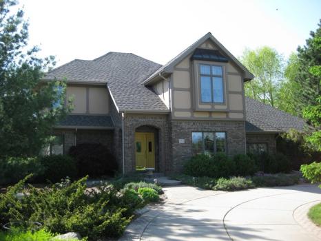 Image for Brunette Home Improvement with ID of: 2139125