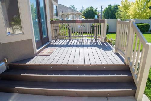 Image for Best Vinyl Fence & Deck with ID of: 2172800