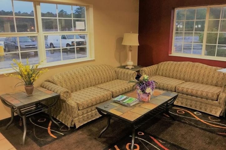 Image for HomeTown Inn & Suites with ID of: 2274492