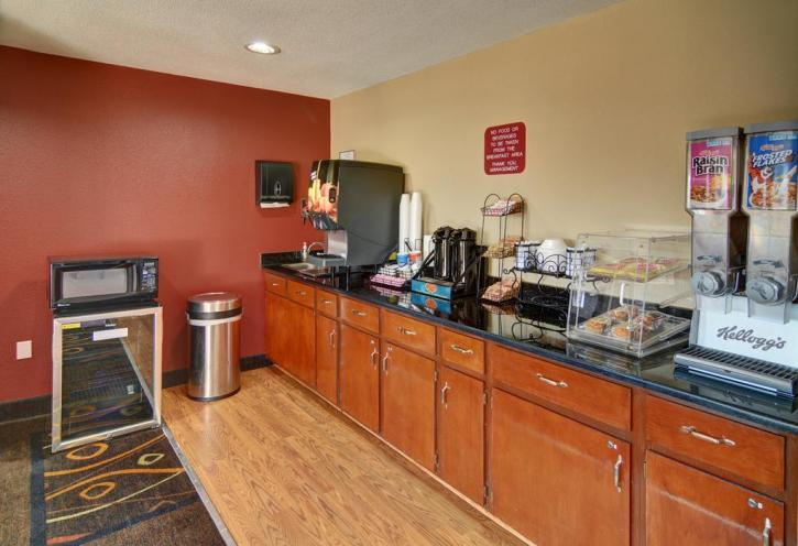Image for HomeTown Inn & Suites with ID of: 2274493