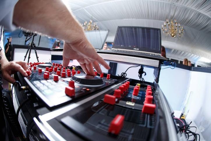 Image for Hey DJ with ID of: 2322712