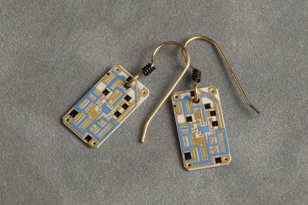 Image for Transistor sister : Electronic Jewelry Designs with ID of: 2705521