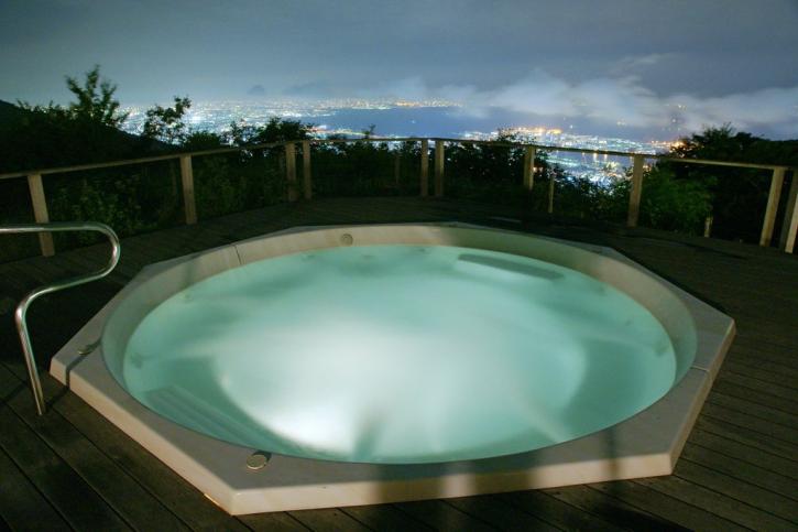 Image for CLEANING YOUR HOT TUB with ID of: 3000034