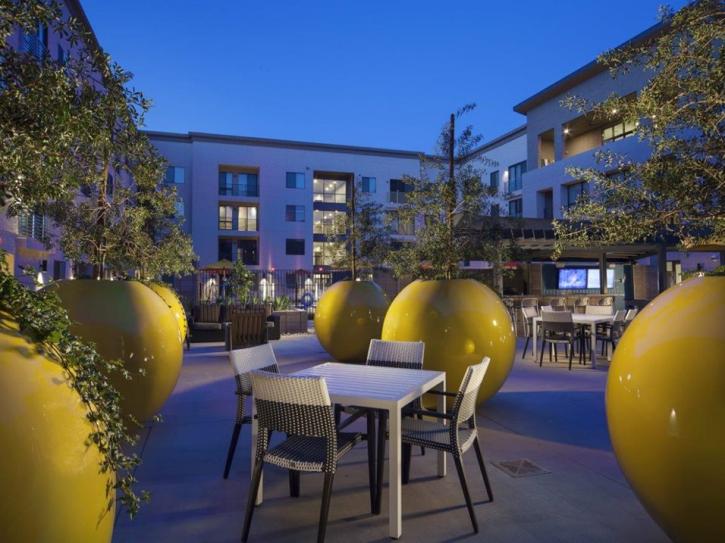Image for Curve At Melrose Place with ID of: 3422898