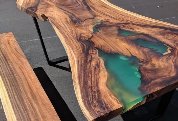 Image for Live Edge Table with ID of: 3431276
