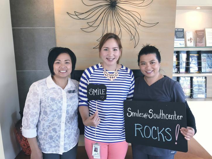 Image for Smiles @ Southcenter with ID of: 3620400