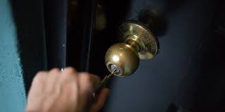 Image for Giant Lock & Car Key with ID of: 3735737