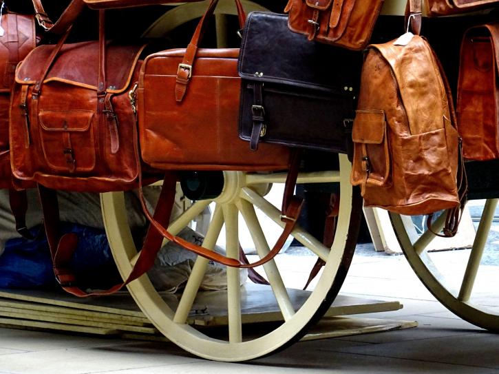 Image for Genuine Leather Messenger Bag with ID of: 3766529