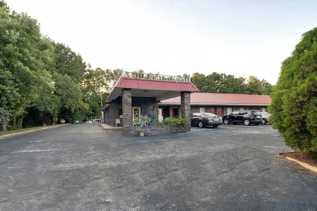 Image for OYO Hotel Manning SC with ID of: 3772373