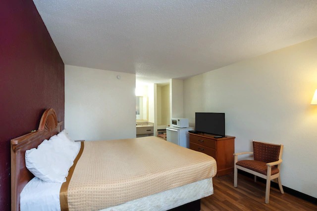 Image for OYO Hotel Manning SC with ID of: 3772383