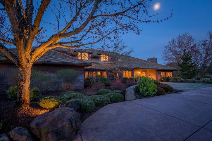 Image for Terrie Cox, RE/MAX Equity Group with ID of: 3797232