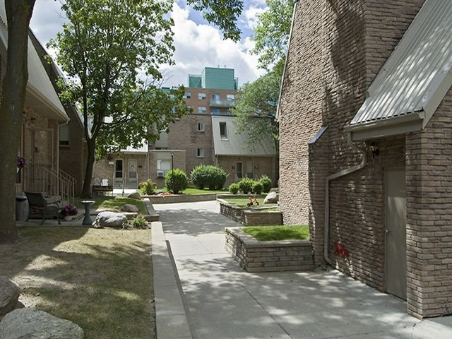 Image for Carriage Hill with ID of: 3975447