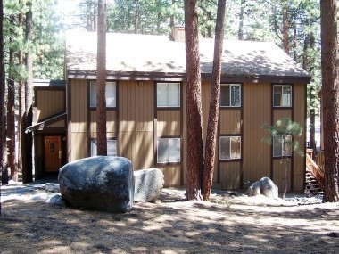 Image for The living room has beautiful forest views with ID of: 490386