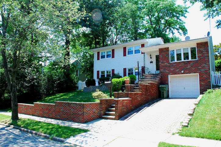 Image for Split which features 4 BR 2.5 baths with ID of: 509919