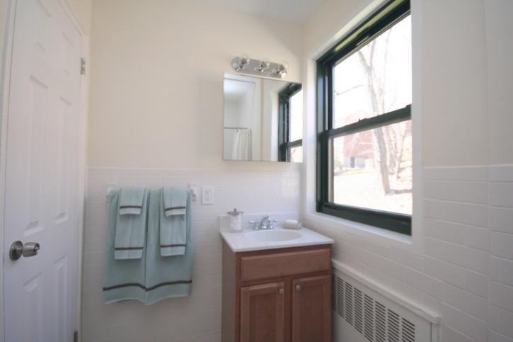 Image for Must-See 1 Bed 1 Bath in Dobbs Ferry w/ On-site Parking - NO FEE ($1300) with ID of: 510547