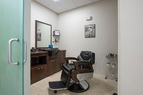 Image for 18|8 Fine Men's Salons with ID of: 4432464