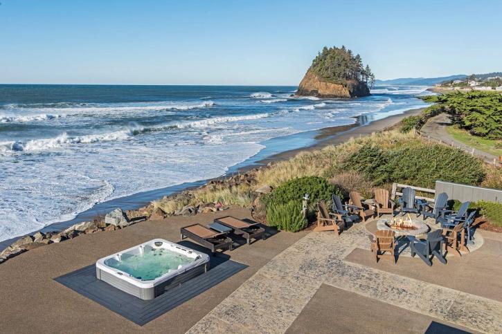 Image for Luxury Ocean Front. 9 Bdrm, 7 bth. 7400 sq/ft. Theater room, game rm, hot tub with ID of: 4498370