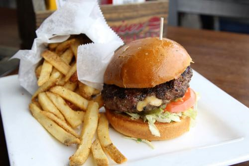 Image for Cold Beers & Cheeseburgers with ID of: 4549821