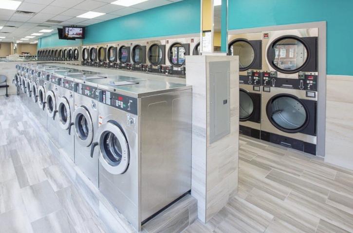 wash and fold laundromats near me