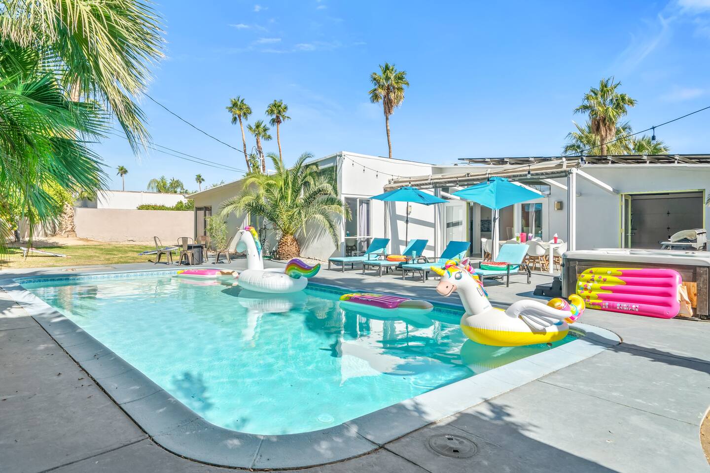 Image for Palm Springs Paradise. 3 BDRM with POOL with ID of: 6095745