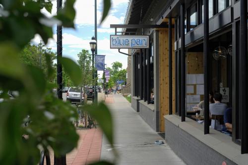 Image for Blue Pan Pizza with ID of: 5338071