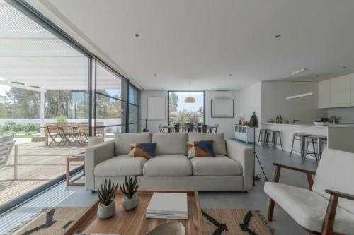 Image for Charlesworth Real Estate with ID of: 5618616