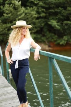 Image for Dani Burns | Keller Williams Lanier Partners with ID of: 5655723