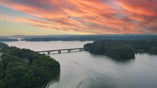 Image for Dani Burns | Keller Williams Lanier Partners with ID of: 5655724