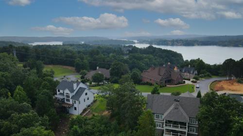 Image for Dani Burns | Keller Williams Lanier Partners with ID of: 5655726