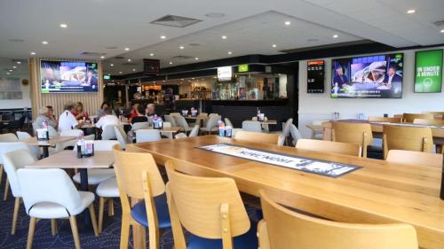Image for Club Singleton with ID of: 5767510