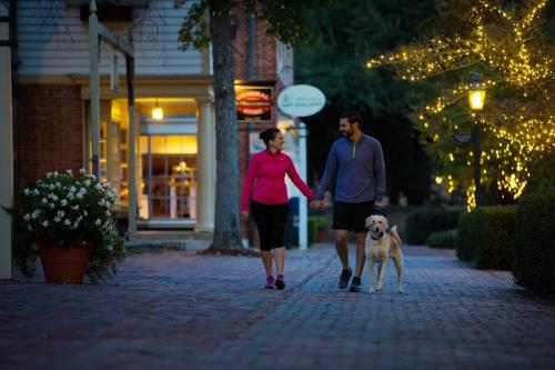 Image for Colonial Williamsburg's Merchants Square with ID of: 5779764