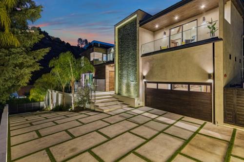 Image for LA Luxuries with ID of: 5797694