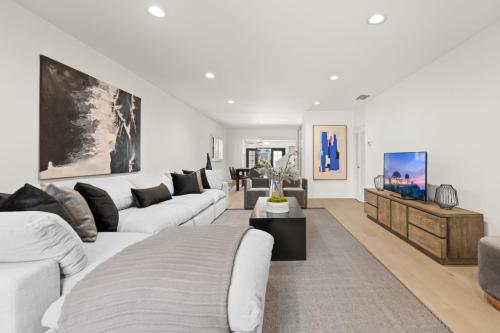 Image for LA Luxuries with ID of: 5797695