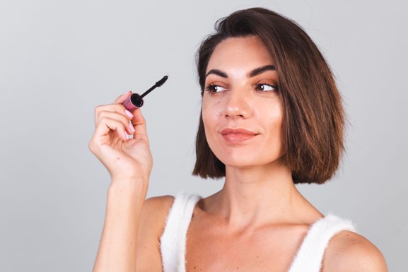 Image for The 7-Step Guide to Create the Smokey Eyes Makeup Look With Just Smoky Kajal with ID of: 6530080