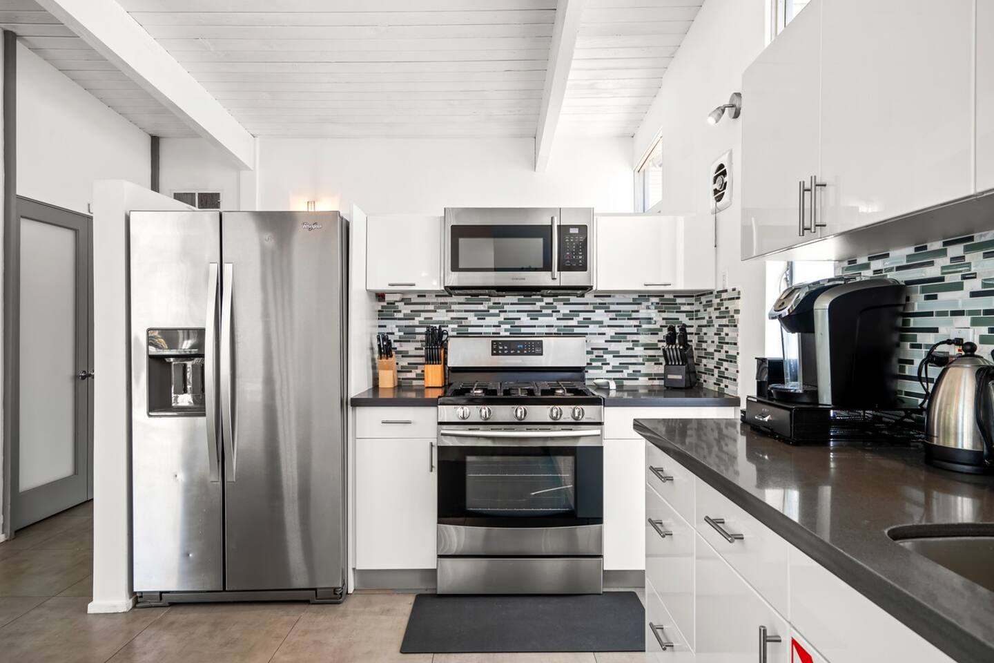 Image for Palm Springs Paradise. 3 BDRM with POOL with ID of: 6095752