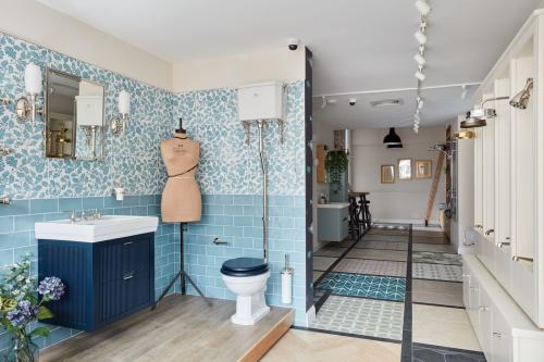 Image for Village Bathroom Studio with ID of: 6216102