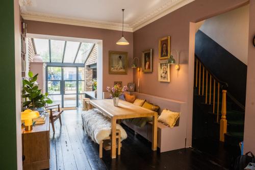 Image for Marsh and Hall Specialist Decorators with ID of: 6228787