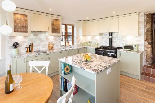 Image for PB Kitchens & Bathrooms with ID of: 6252932