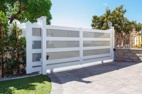 Image for Pro Vinyl Fencing with ID of: 6304353