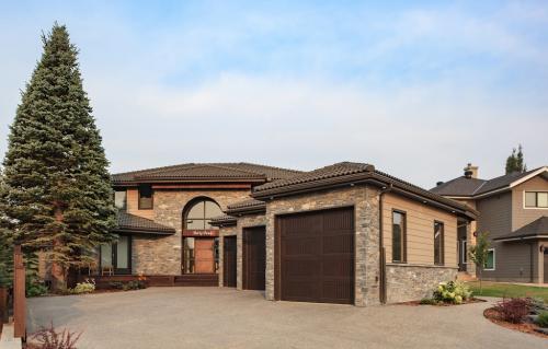 Image for Ultimate Renovations with ID of: 6358375