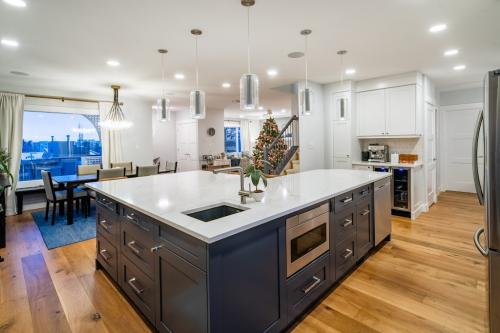 Image for Ultimate Renovations with ID of: 6358376