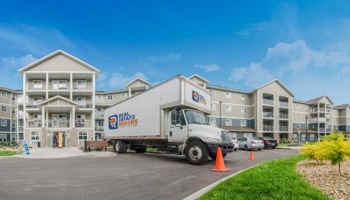 Image for Real Estate Movers LTD with ID of: 6415272