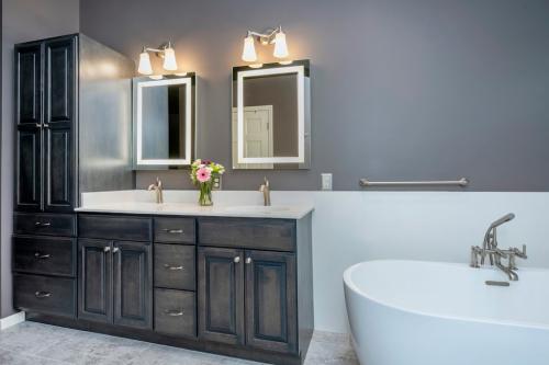 Image for Simple Bath + Kitchen with ID of: 6423894