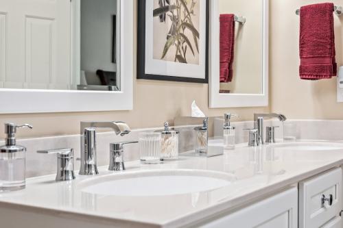 Image for Simple Bath + Kitchen with ID of: 6423895