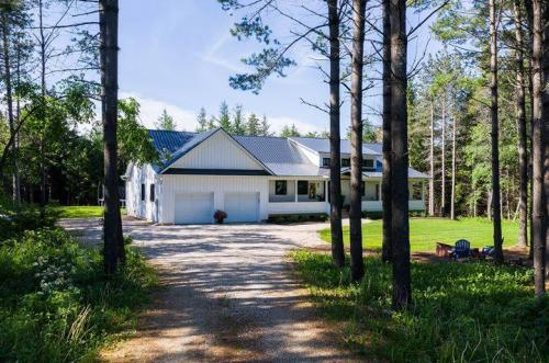 Image for Ruthanne Risk Realtor Grey Highlands Sales Representative | ROYAL LEPAGE RCR REALTY with ID of: 6474523