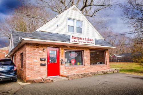 Image for Hometown Garage with ID of: 6526527
